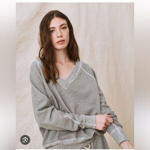 The Great  The V Neck Sweatshirt in Varsity Grey